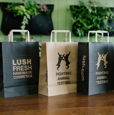 Giornata Mondiale della Terra: Lush lancia il programma Bag Charge per la rigenerazione ambientale